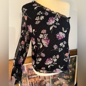 NWT WHBM Size Medium Off Shoulder with One Arm Sleeve Blouse Floral